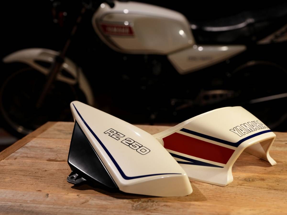 Yamaha Revives Early RZ250 Bodywork With an ¥88,000 Painted Set