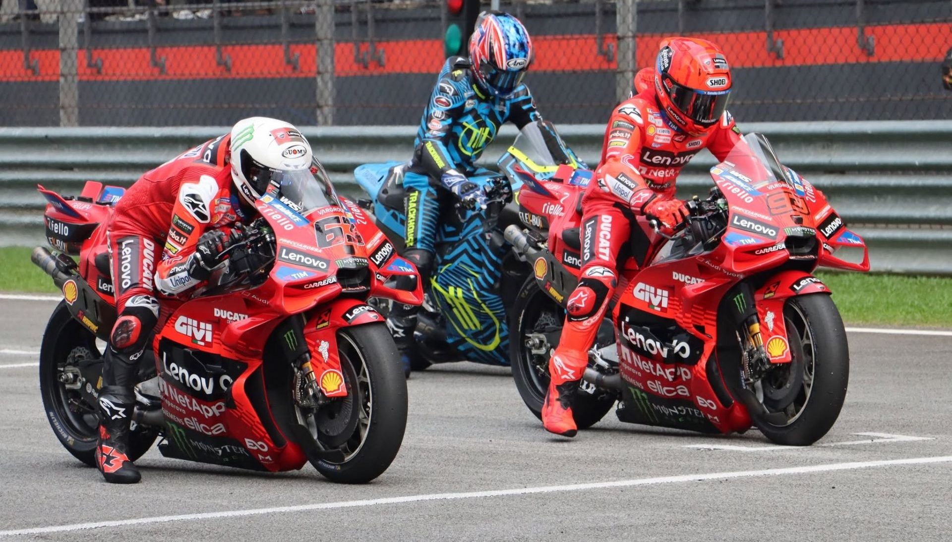 Oxley Bomポッドキャスト、MotoGPの心臓部エーリンス工場に潜入