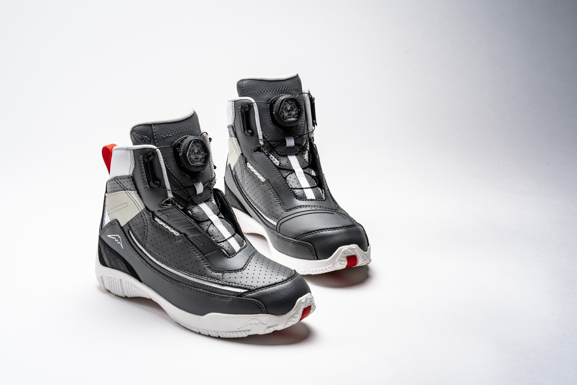 Kushitani Launches Two New Riding Shoes With BOA Fit System for Summer Comfort