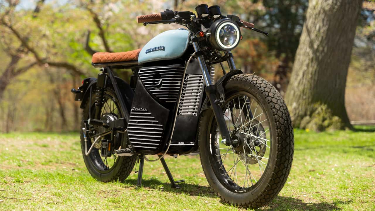 Canada's Beachman Bikes Unveils "Aviator," an Electric Two-Wheeler Styled After 1960s Café Racers