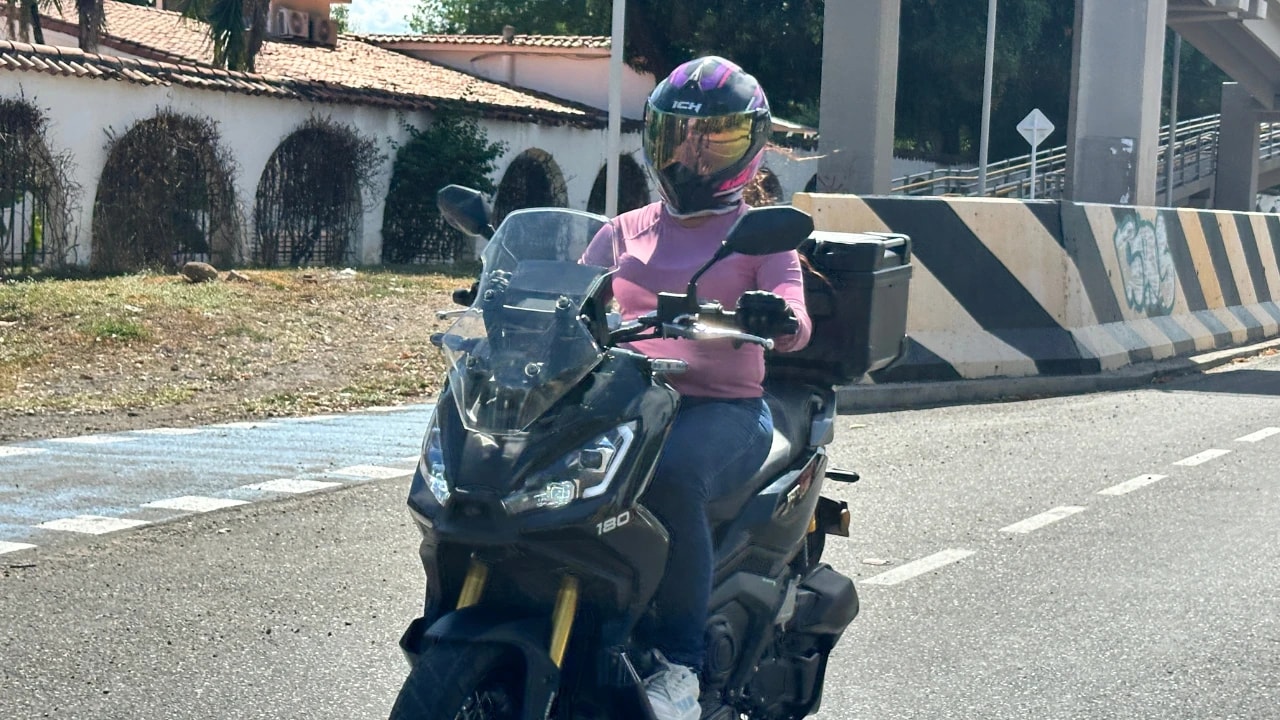 PubliMotos Puts Auteco's New BET ADV 180 Adventure Scooter to a Real-World Fuel Economy Test in Colombia