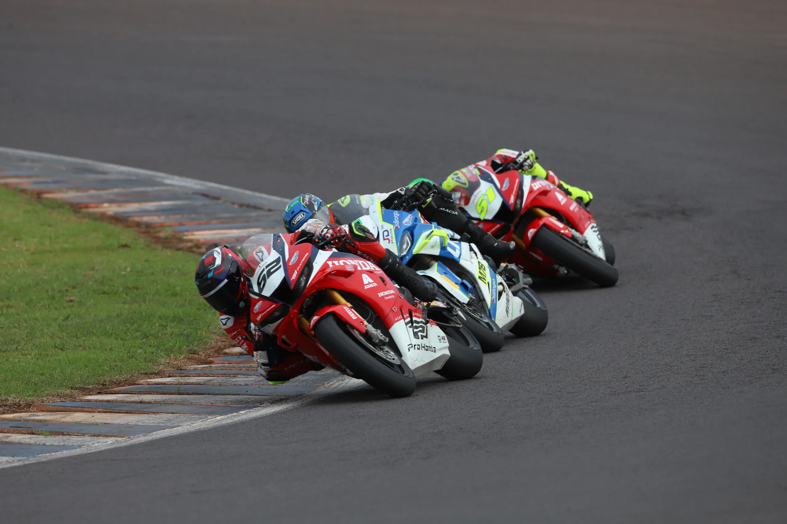 Kevin Fontainha claims first GP1000 win by 0.169 seconds