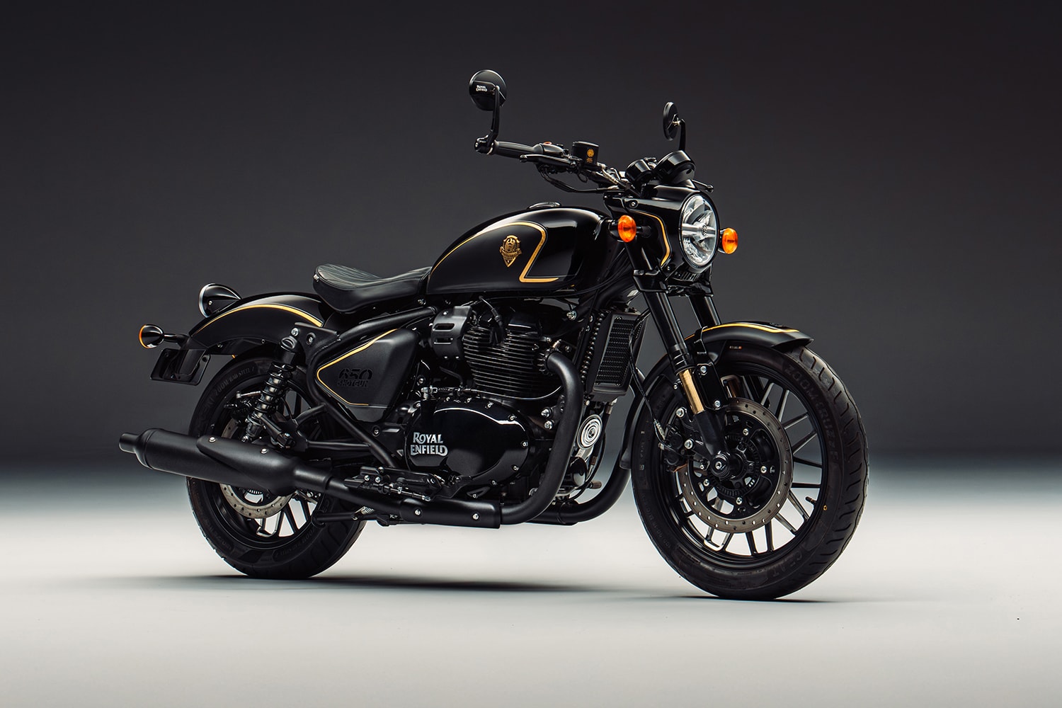 ロイヤルエンフィールド、Rough Craftsとの「ショットガン650」限定車発売