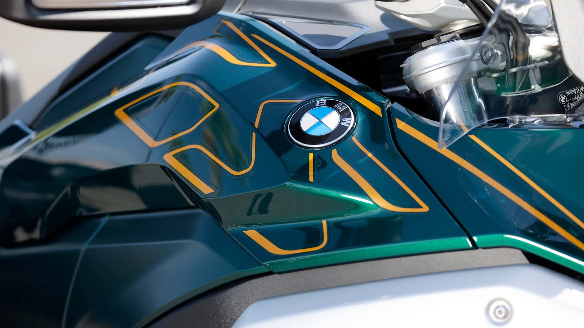 BMWバイク部門、26年上半期は販売減でも利益8.5%増 自動車部門は45.6%減益