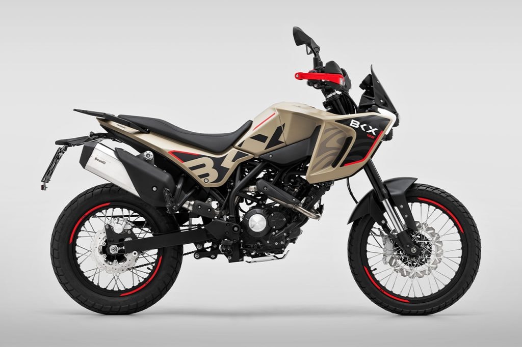 ベネリ「BKX 125」ポルトガル上陸 A1免許対応、オフロード適性を備えた入門トレール