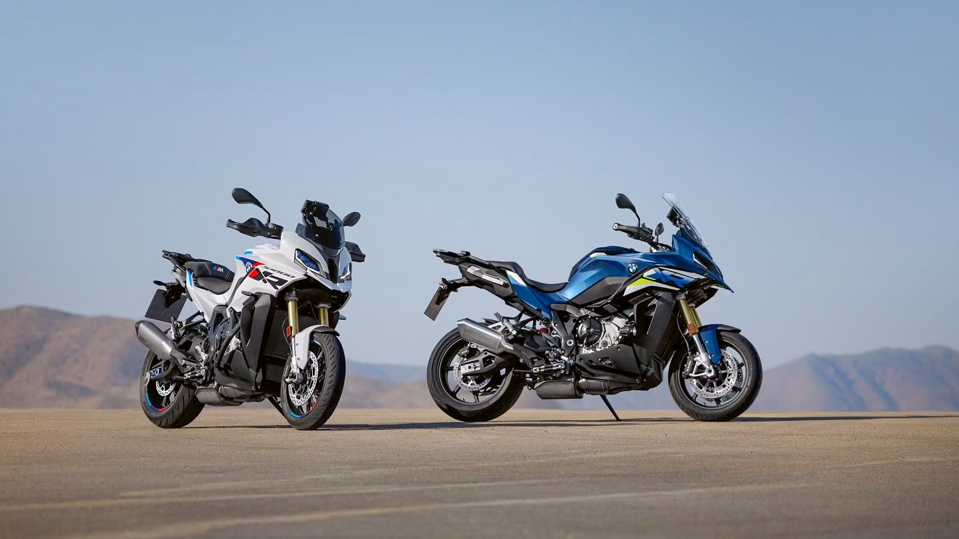 BMW's S1000XR Pairs a 170-HP Superbike Engine With Real Touring Comfort
