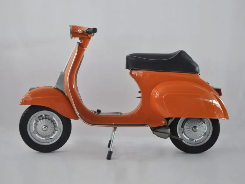 名車回顧「ベスパ 50 Special」——1969年、パワーに頼らず街を制した都市のアイコン