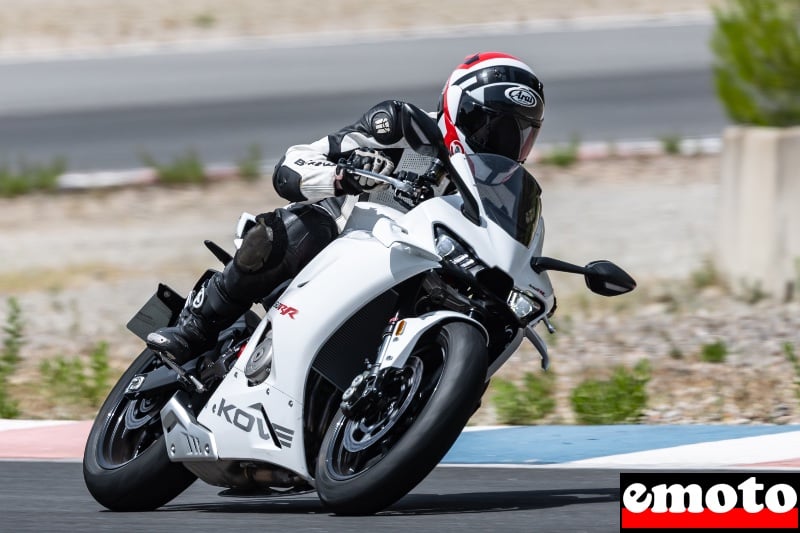 Kove「450 RR」サーキット試乗、443cc直4・67psで6497ユーロ