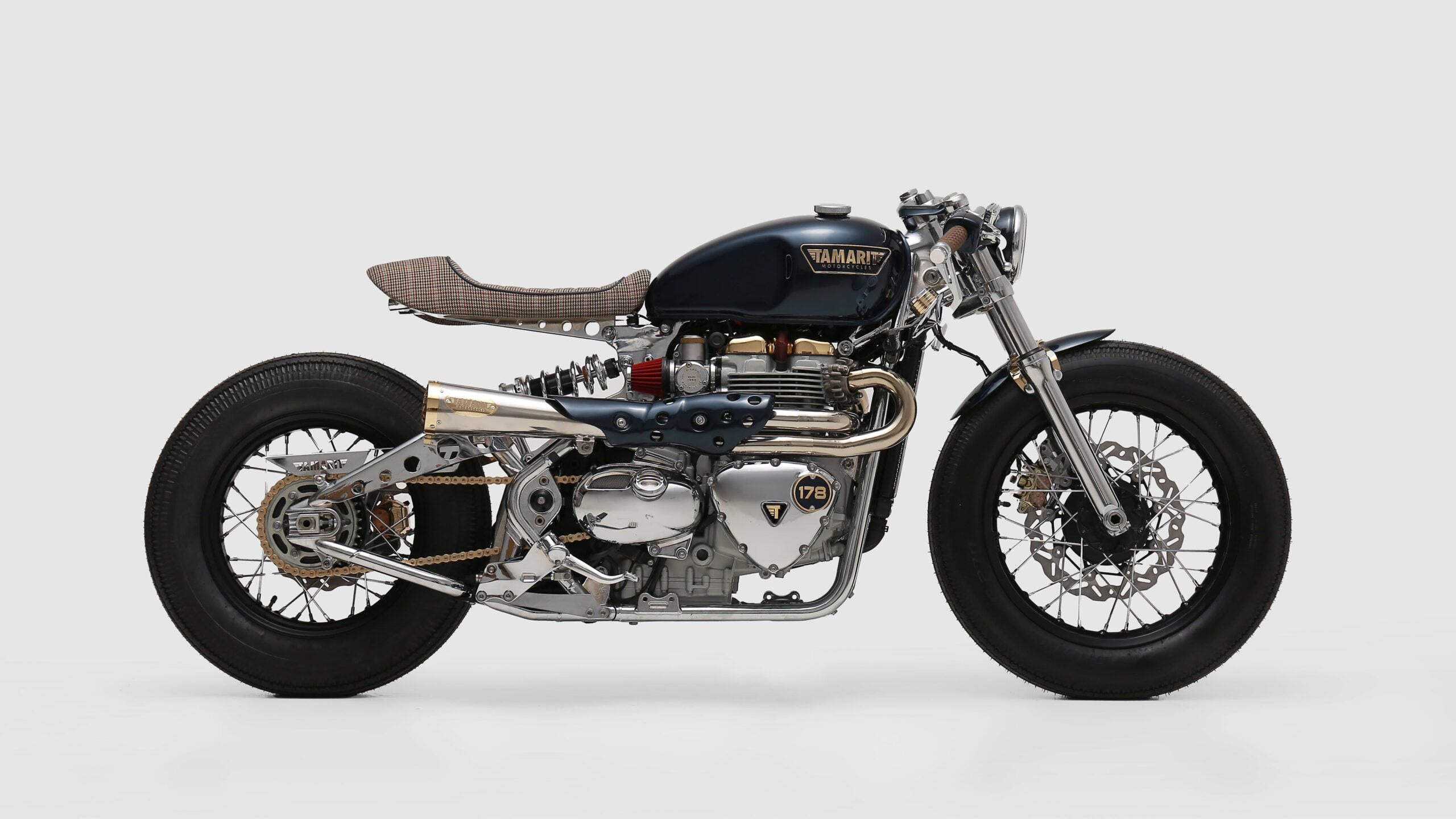 スペインの工房タマリット、Triumphボンネビル・ボバーをカフェレーサー仕立てに