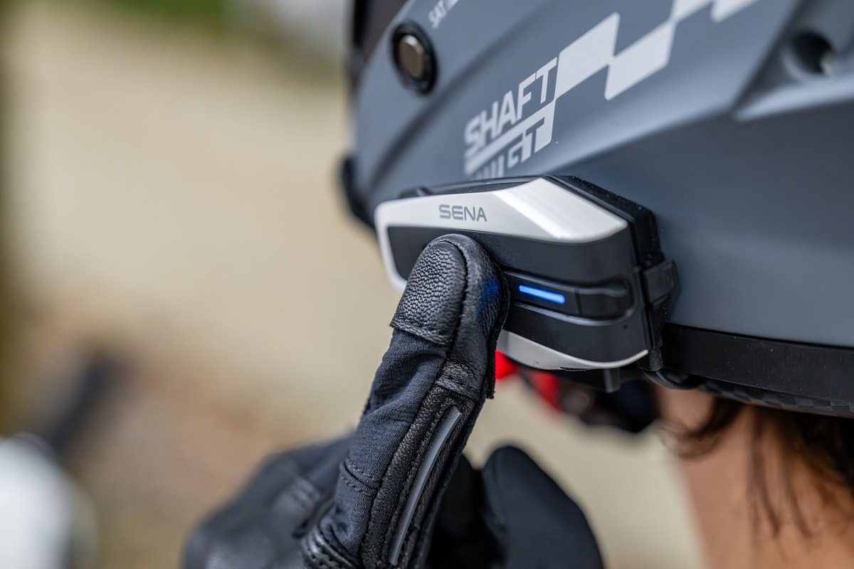 Sena、ワンタッチ接続の新型インカム「Vortex」を発売 デュオ319ユーロ
