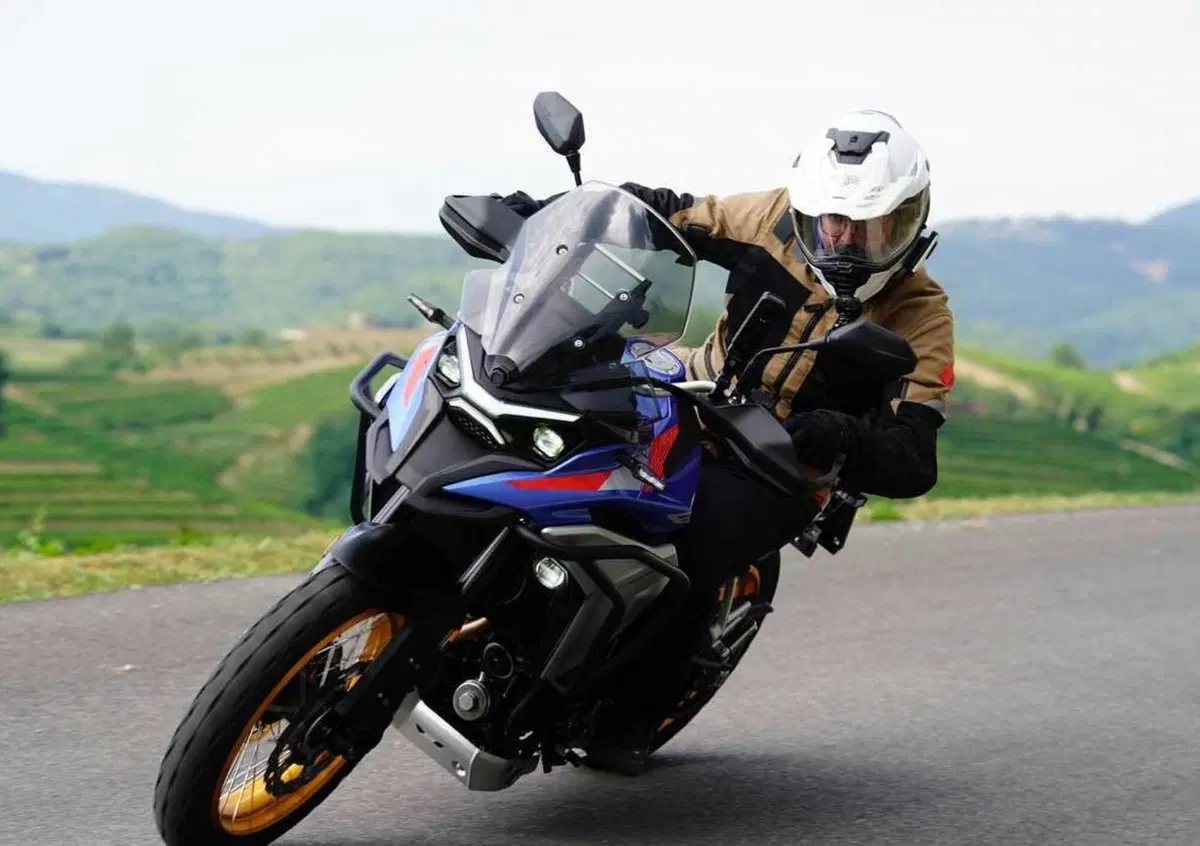 Kove 625X Pro Ride Review: Chinese Crossover Packs a 581cc Twin and Rear Radar