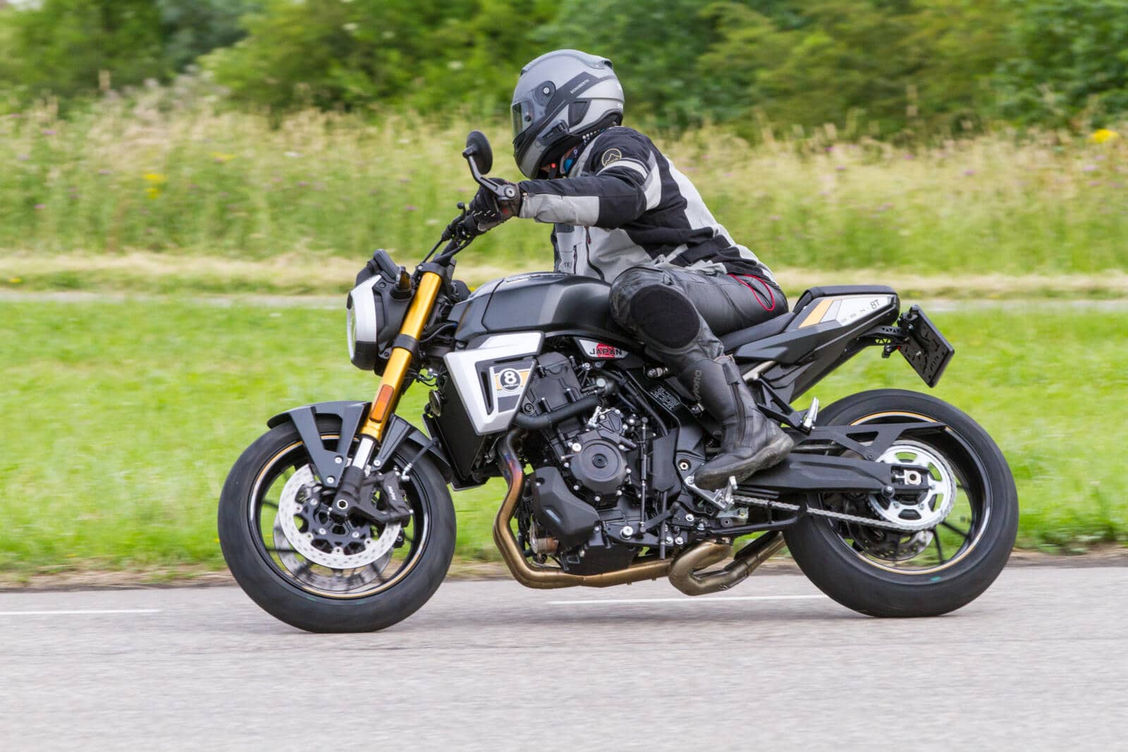 Suzuki GSX-800T Fuel Test Finds 29.5 km/L at 60 km/h in Sixth