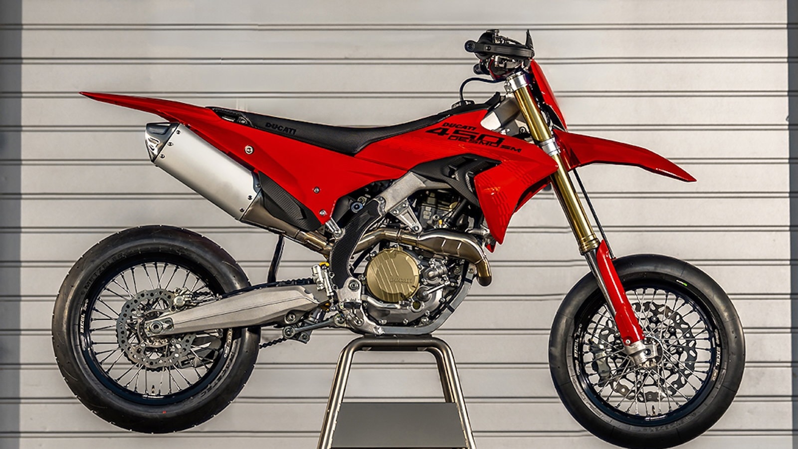 ドゥカティ初のスーパーモタード「Desmo450 SM」を初公開 449.6cc単気筒