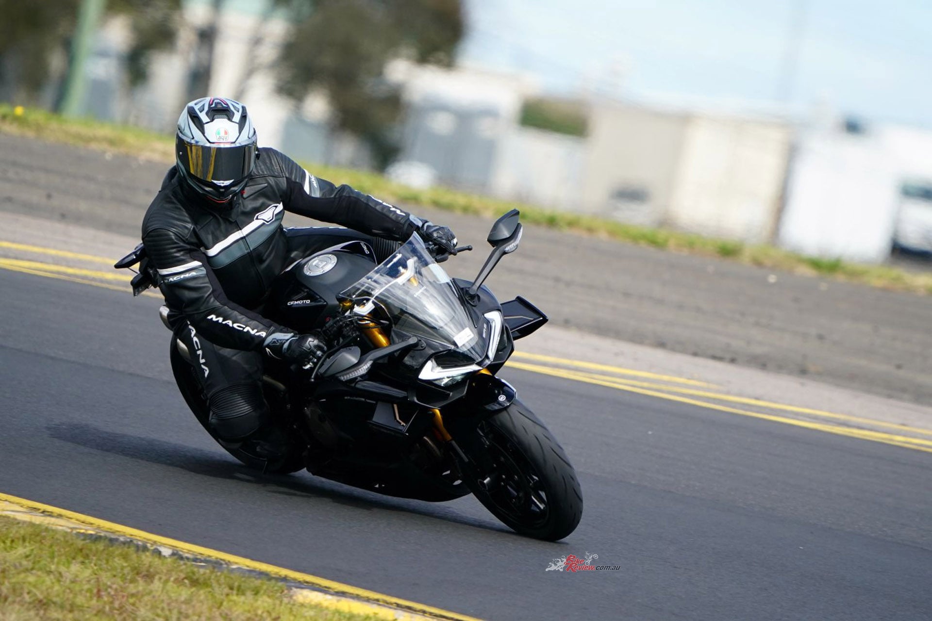 CFMOTO 750SR-S、サーキットで実力試す。3/4リッター級に挑む13万円台