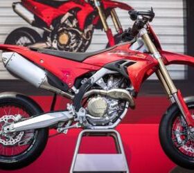 ドゥカティ初のレーシング・スーパーモタード『デスモ450 SM』世界初公開