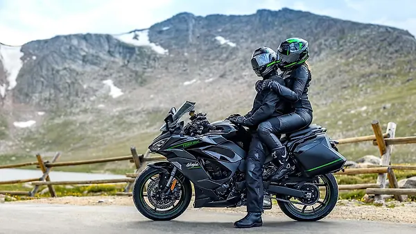Kawasaki Ninja 1100SX Offers Free Accessories Worth 1.25 Lakh Rupees in India