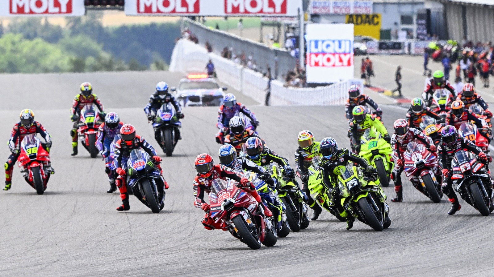 MotoGPドイツGP、Marc MarquezがザクセンリンクV10で記録に並ぶ