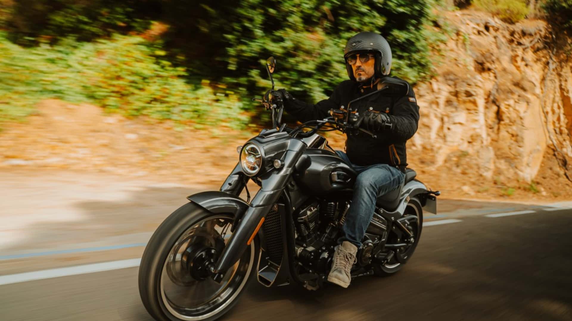 リエフ、新型クルーザー『Coaster 407』発表 384cc V型2気筒