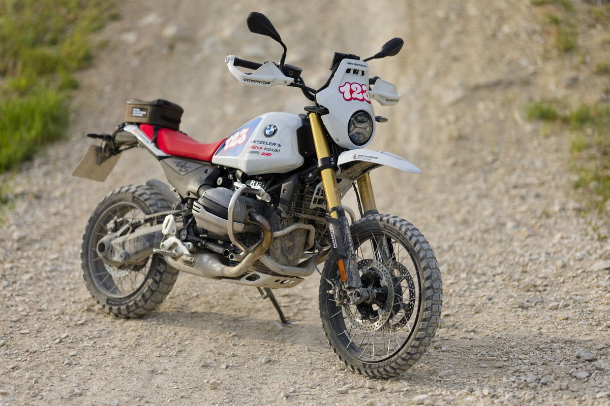 BMW「R12 G/S GS Trophy Competition Bike」発表、ルーマニア開催に向け