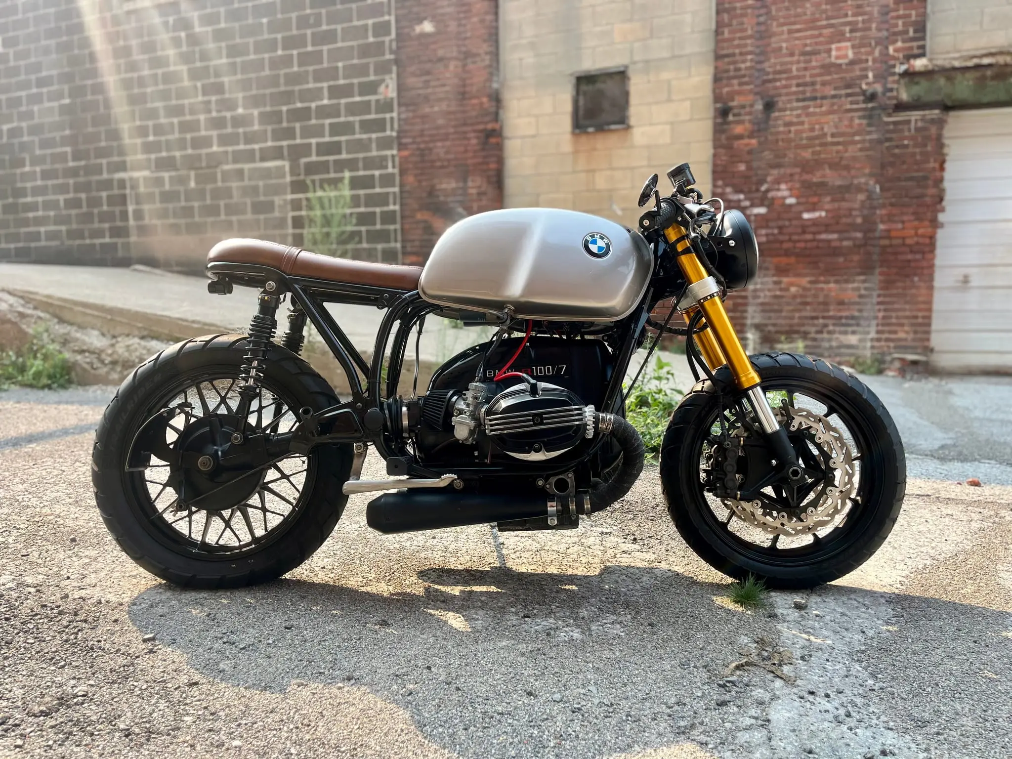 Magnum Opus製1977 BMW R100/7 空冷ボクサーを現代派カフェレーサーに再構築