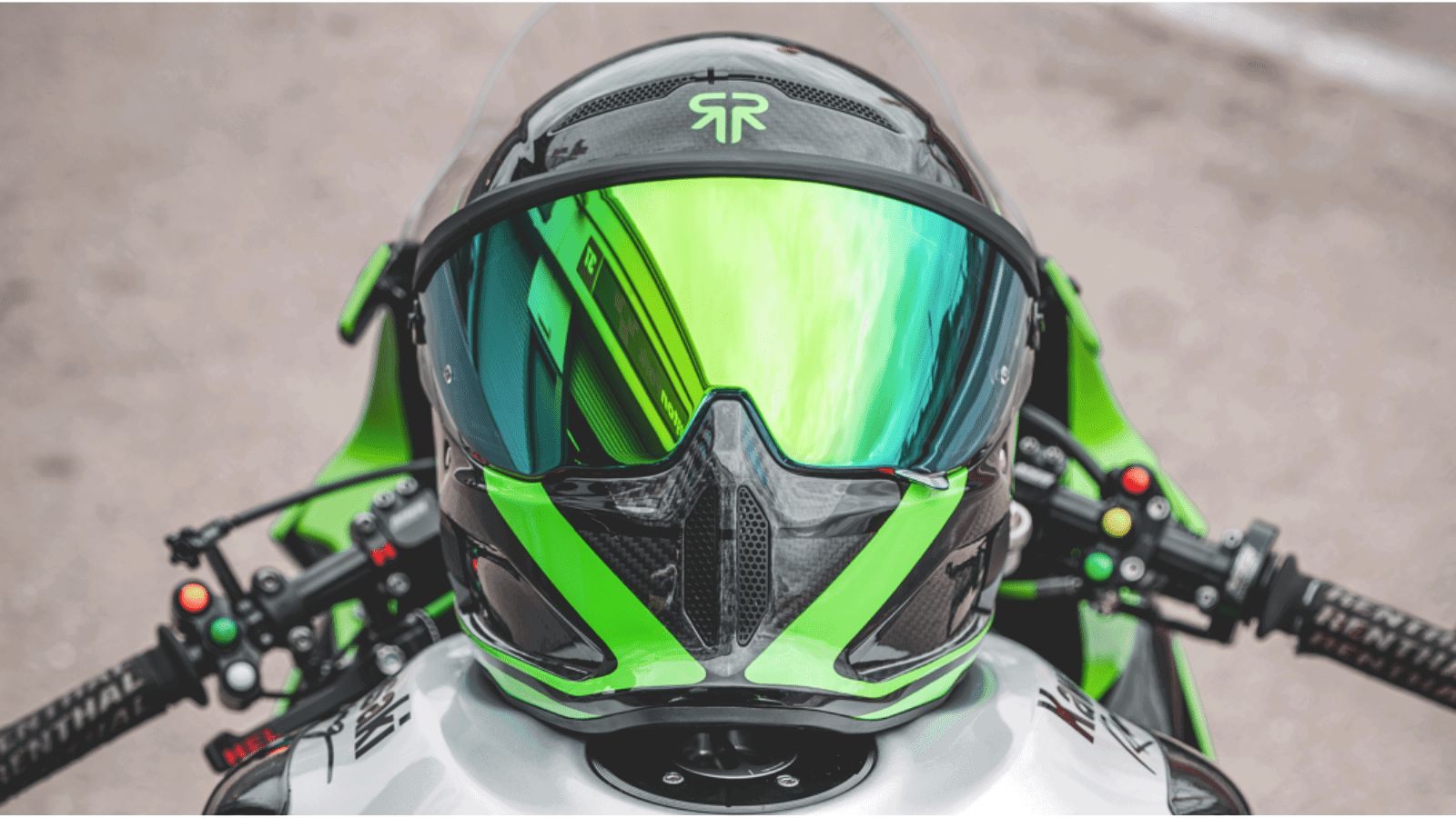 ルーロック、世界限定200個のサーキット専用ヘルメット「AT4 トラック・ヴェルデ」発売