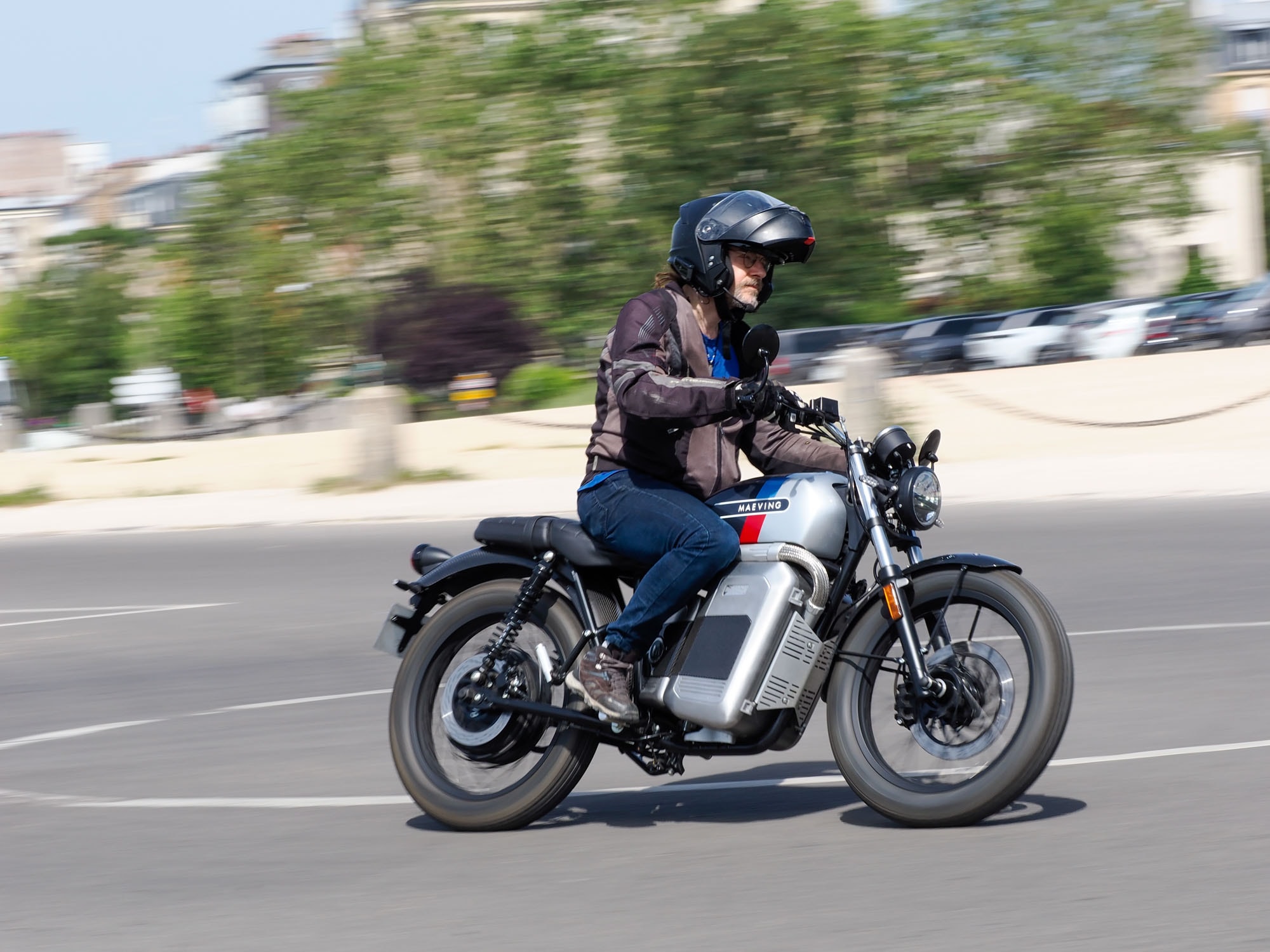 French Magazine Tests Britain's Maeving RM2 125 Retro Electric—Putting Electric Power to the Test
