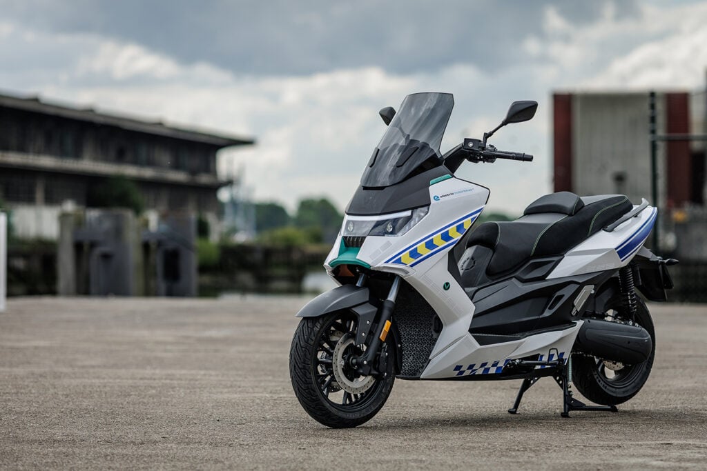 NERVA EXE II、ベネルクス地域で初公開。スペイン発のEVスクーターが欧州進出