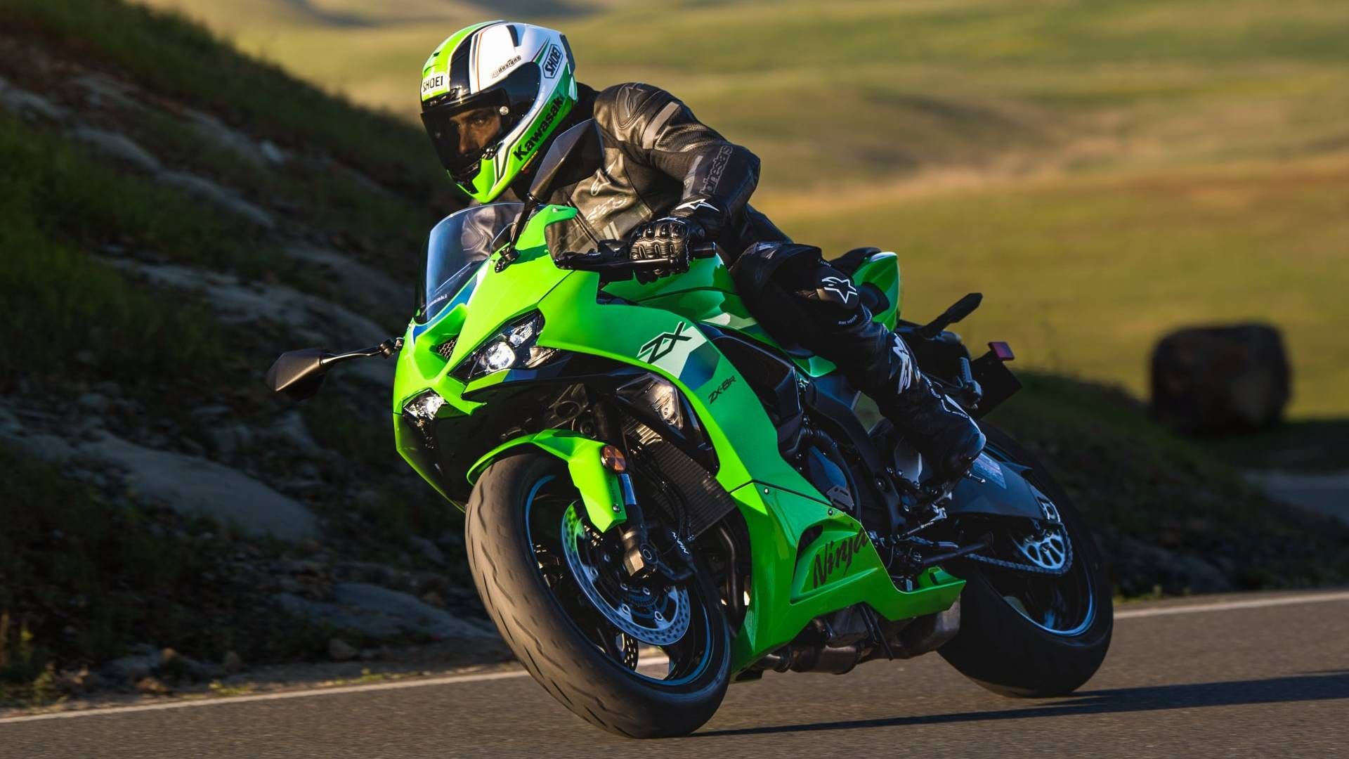 Kawasaki's Ninja ZX-6R Brings 636cc and 127 HP to Summer Canyon Runs and Track Days