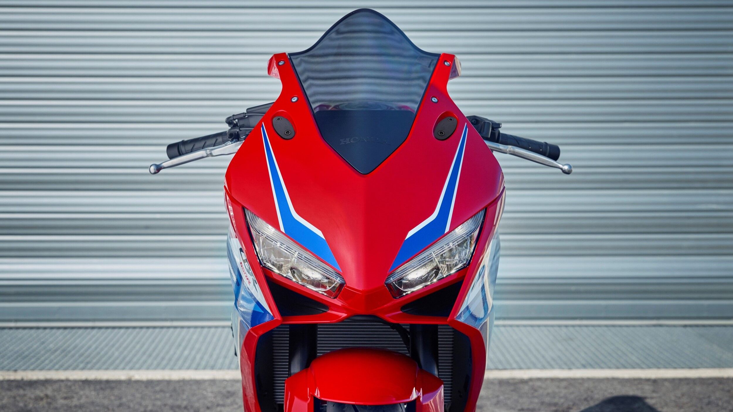 ホンダCBR650R Eクラッチが9199ドルに値下げ、最安インライン4に