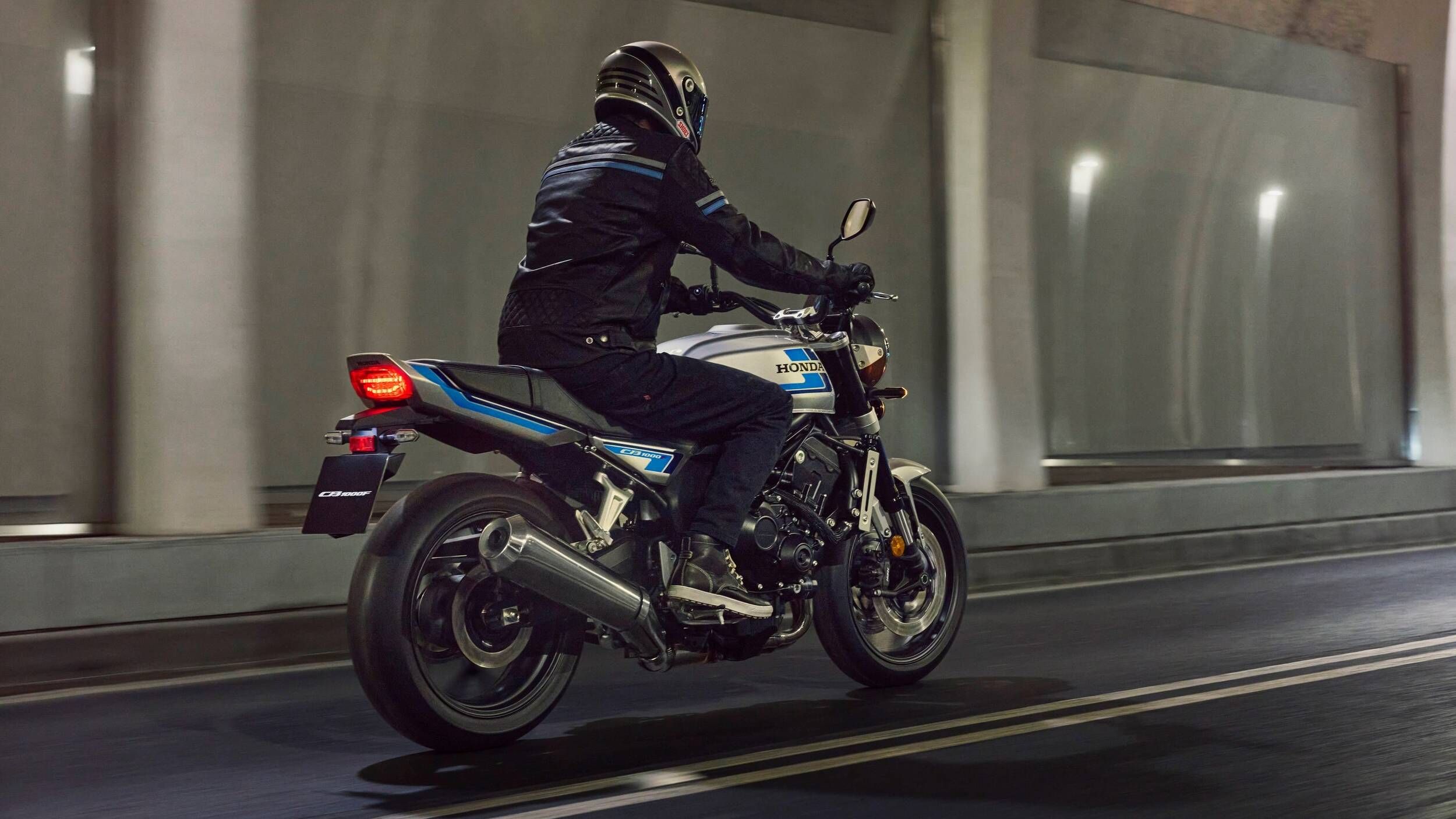 ホンダCB1000F、10,599ドルの価格で新型レトロロードスターが上位クラスに挑む