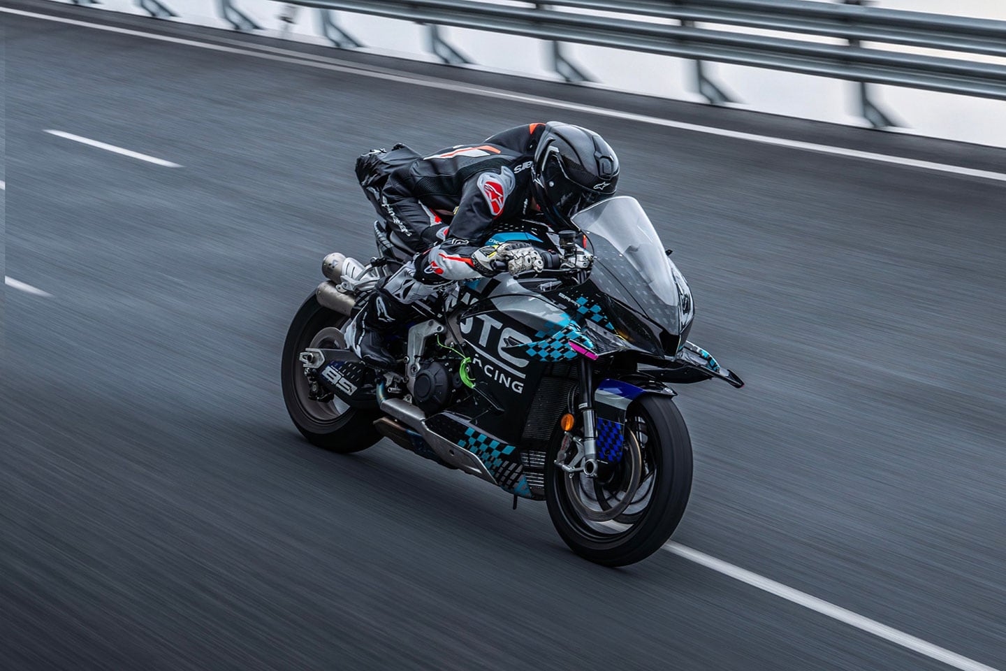 CFMotoのV4スーパーバイクが315.82km/h記録 中国製ガソリン車の最速を更新