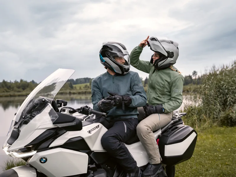BMWモトラッド「グランドンAIR」発表、AA認証の夏用ジャケット403ユーロ