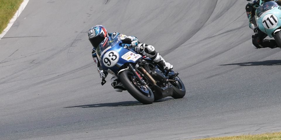 MotoAmerica Royal Enfield Build.Train.Race.、エヴェリットがポール獲得