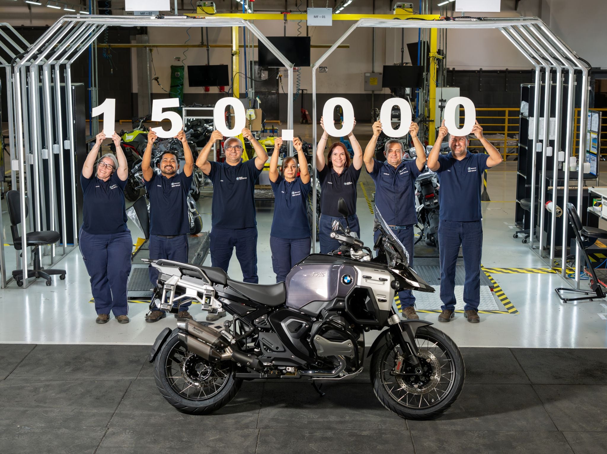 BMWマナウス工場、生産10年で15万台達成 記念車はR1300GSアドベンチャー