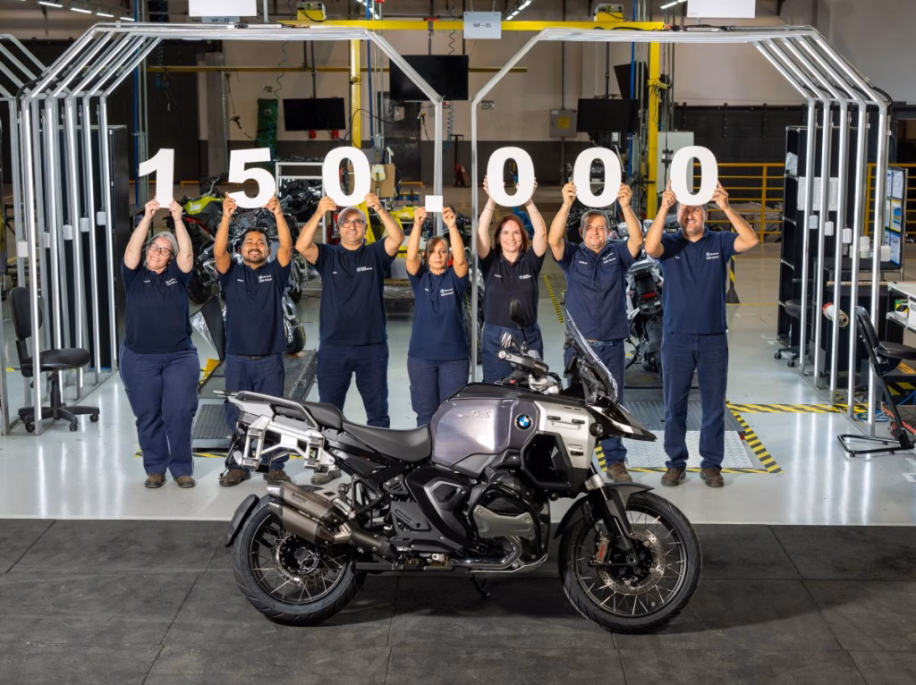 BMW、マナウス工場が生産10周年で15万台達成。節目はR1300GSアドベンチャー