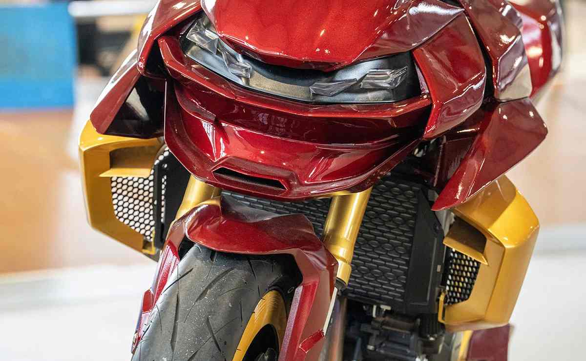 Honda CB750 Hornet「Concept 2077」、3D造形で近未来化