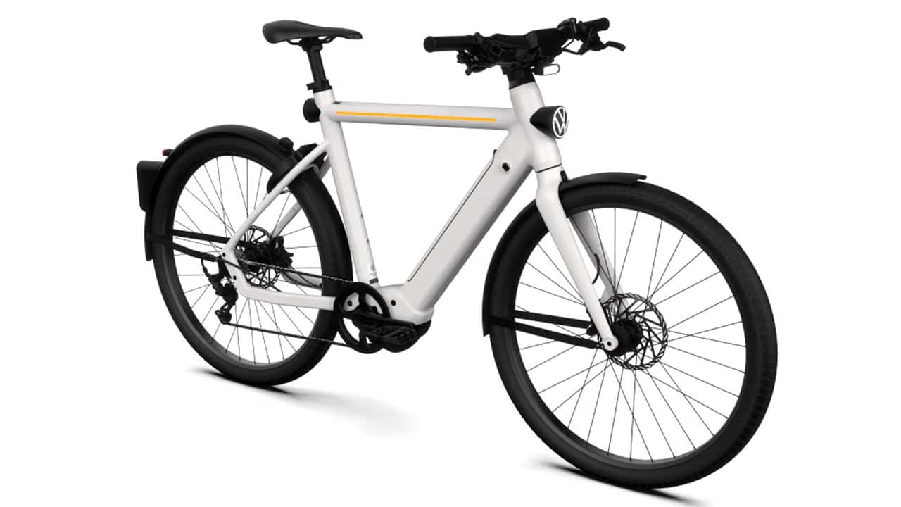 Volkswagenのe-Bike、リアビューカメラとスマートヘルメットで安全を強化