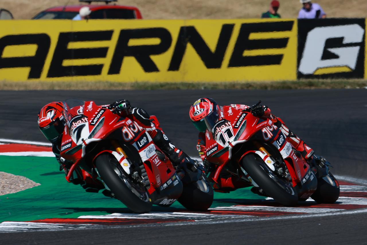 WorldSBK第8戦イギリス、レクオナが141戦目で初優勝 ブレガは通算43勝&ドゥカティ王座