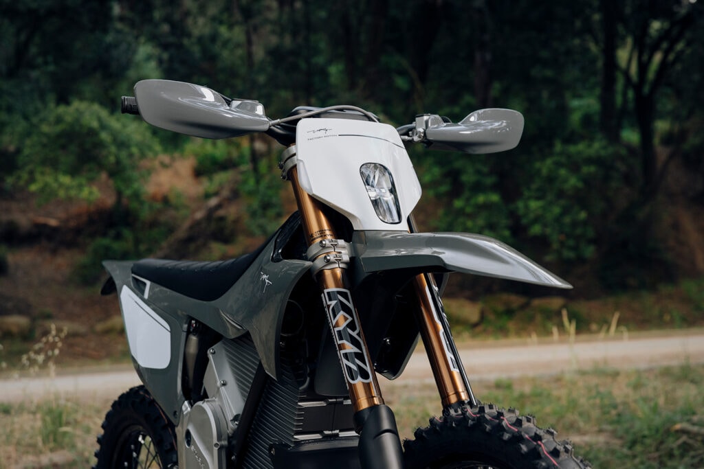 Stark Future、電動オフロード「VARG」に限定ファクトリーエディション KYBワークスサス採用