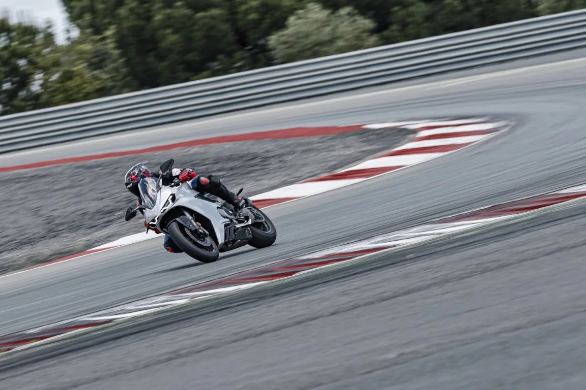 Norton Manx R公道・サーキット試乗、1200cc V4は209psを発揮